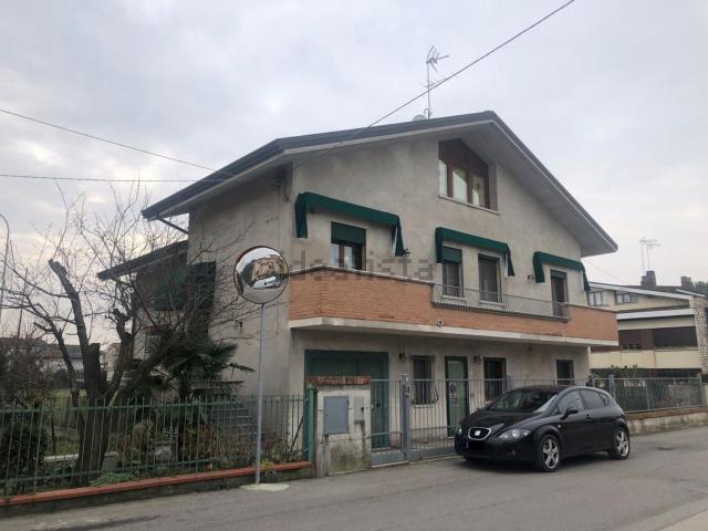 Case e ville in vendita di 186 m² in Via G. Badini
