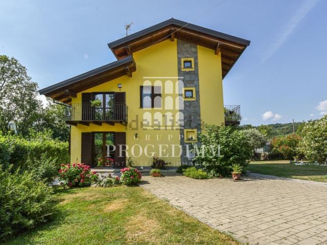 Case e ville in vendita di 186 m² in Via Giaveno, 15