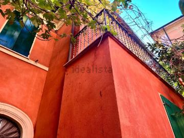 Case e ville in vendita di 186 m² in Via Francesco Petrarca, 8