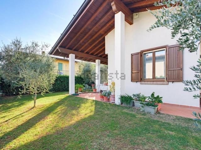 Case e ville in vendita di 186 m² in Via IV Novembre, 75