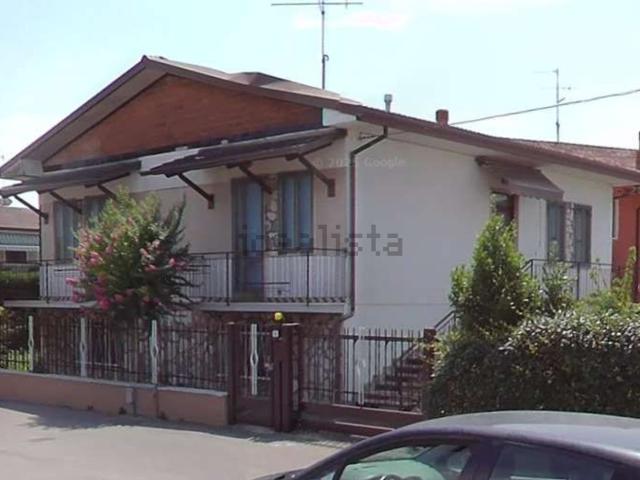Case e ville in vendita di 186 m² in Via Legnaghese, 34