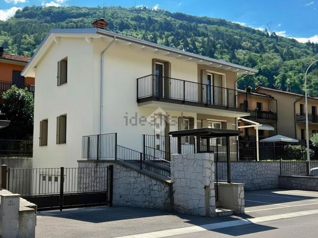 Case e ville in vendita di 186 m² in Via Prat De Paie, 2