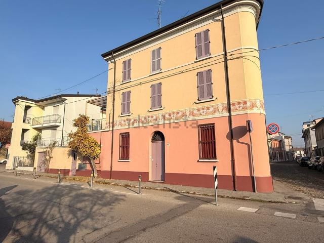 Case e ville in vendita di 187 m² in Via Amendola G 107