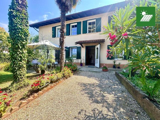 Case e ville in vendita di 187 m² in Via Giassico