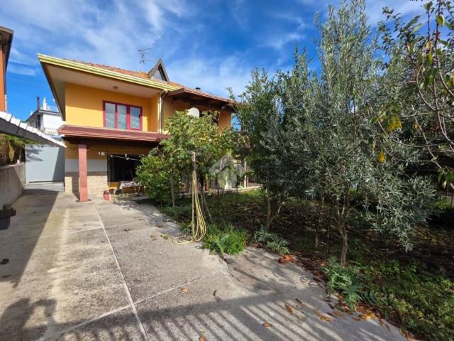 Case e ville in vendita di 187 m² in Via Kennedy, 17