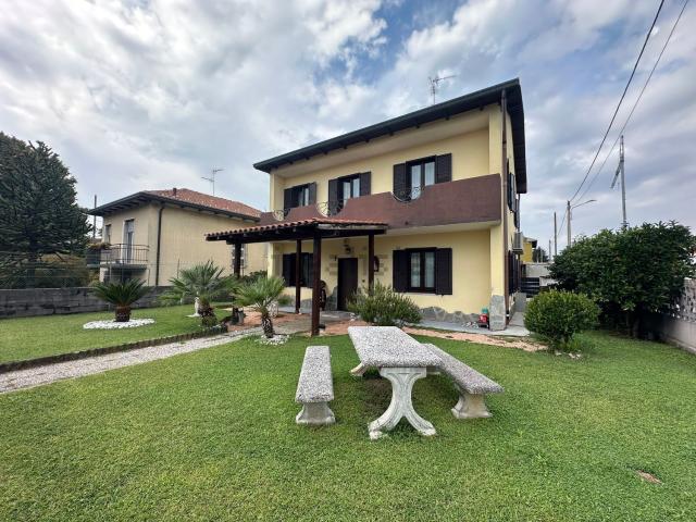Case e ville in vendita di 187 m² in Via J. F. Kennedy, 327
