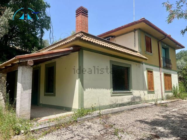 Case e ville in vendita di 187 m² in Via Tancia
