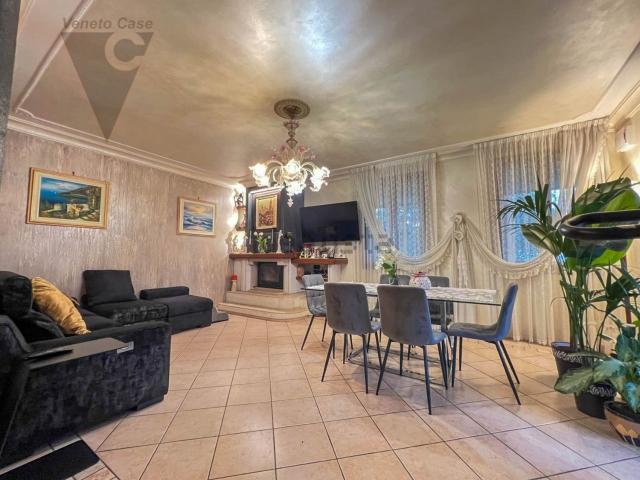 Case e ville in vendita di 187 m² in Via Verdi