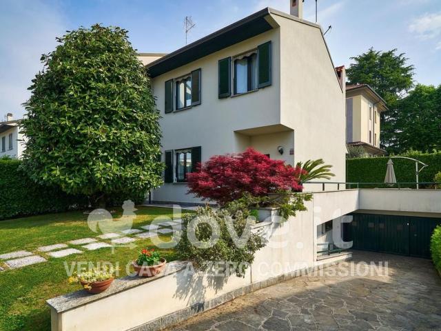 Case e ville in vendita di 187 m² in Via Vittorio Veneto, 15