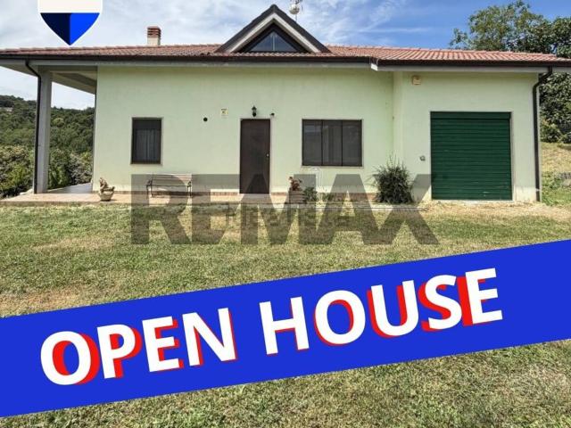Case e ville in vendita di 187 m² in Contrada Colle Longo, 45