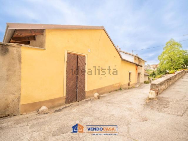 Case e ville in vendita di 188 m² in Via Caraglio, 26
