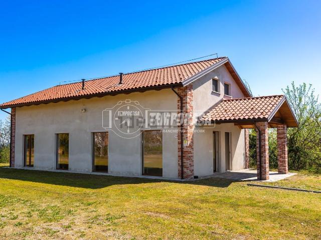 Case e ville in vendita di 188 m² in Via Cuneo, 250