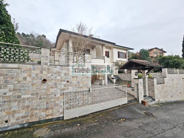 Case e ville in vendita di 188 m² in Via Bellavista