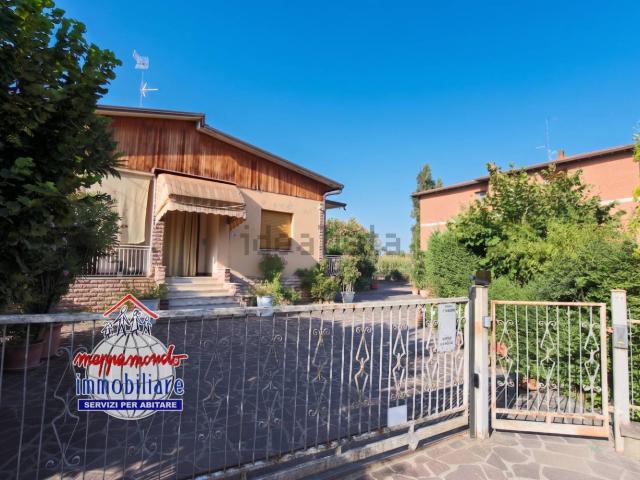 Case e ville in vendita di 188 m² in Via di Mezzo Ponente, 1350