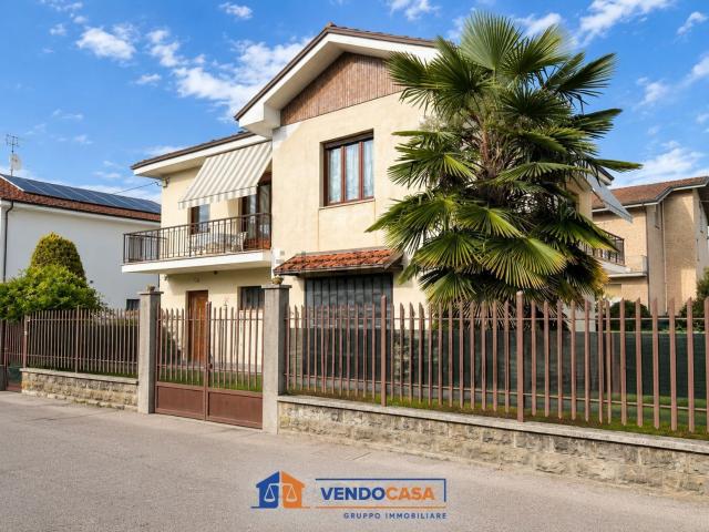 Case e ville in vendita di 188 m² in Via Duccio Galimberti, 34