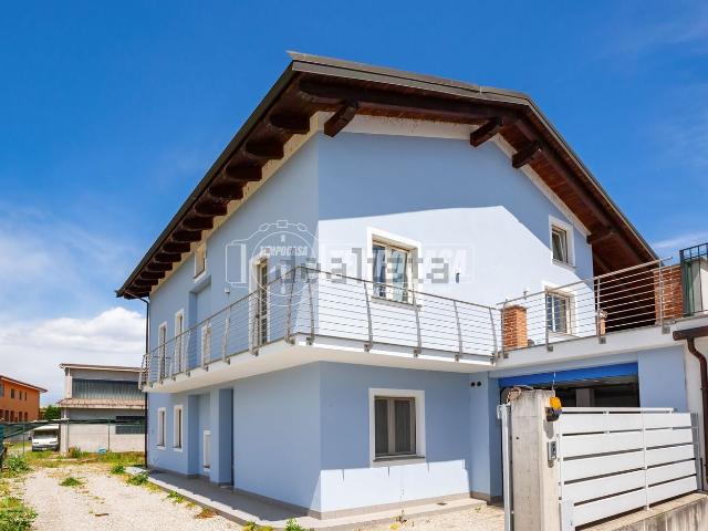 Case e ville in vendita di 188 m² in Via Macallè, 31