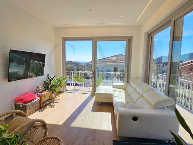 Case e ville in vendita di 188 m² in Via Marici