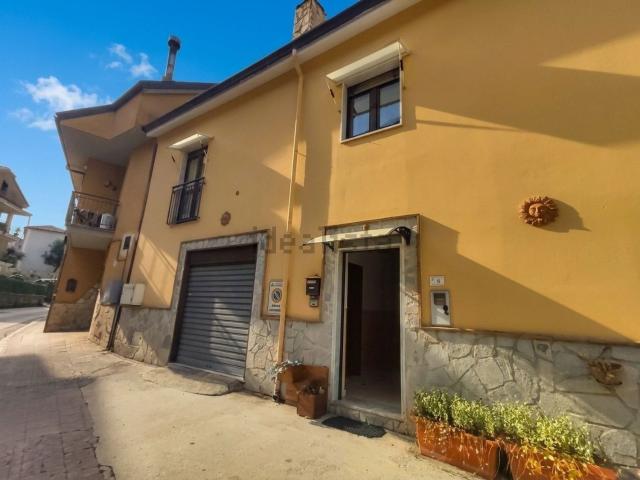 Case e ville in vendita di 188 m² in Via Michele Napoli, 6