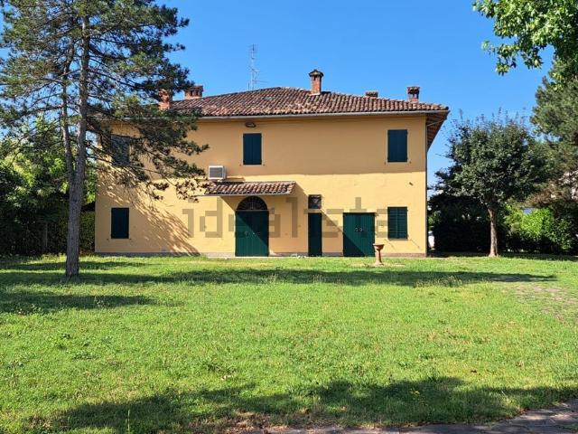 Case e ville in vendita di 188 m² in Via Saliceto, 28