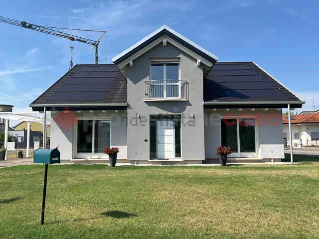 Case e ville in vendita di 188 m² in Via Stazione