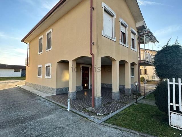 Case e ville in vendita di 188 m² in Via Pezzana, 2