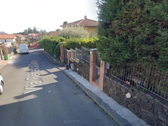 Case e ville in vendita di 188 m² in Via Perlasca Giorgio
