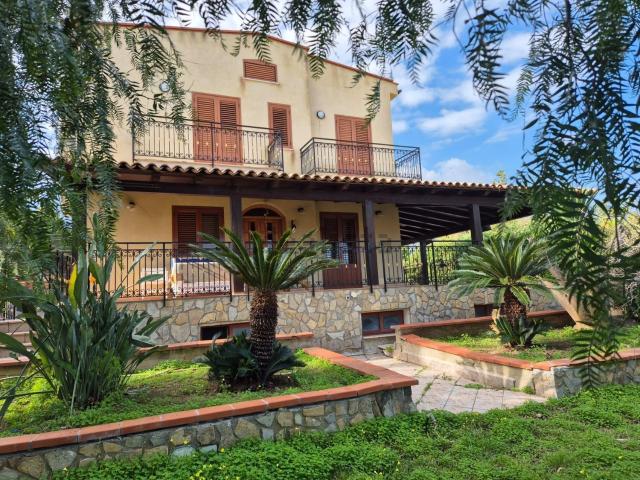 Case e ville in vendita di 188 m² in Via Piani 35, 35