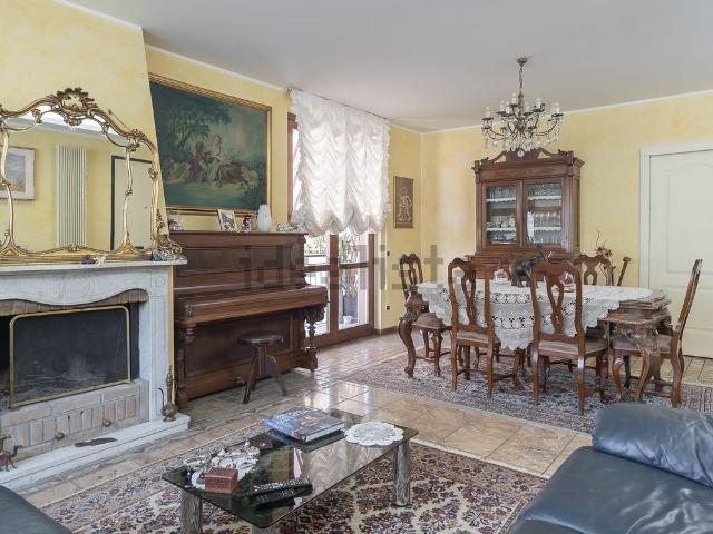 Case e ville in vendita di 188 m² in Via Piave, 9