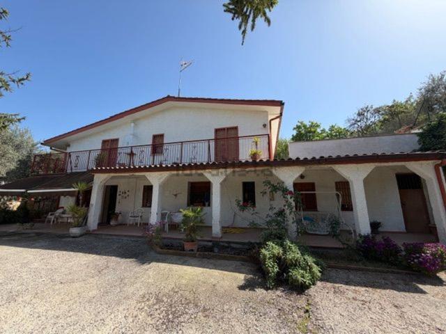Case e ville in vendita di 188 m² in Via Torre dei Tucci
