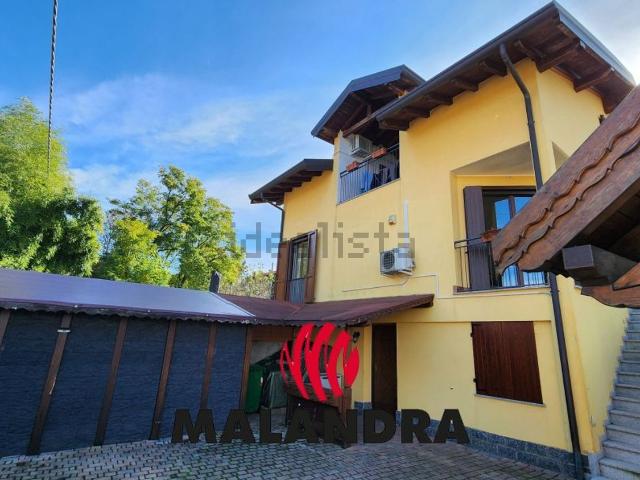 Case e ville in vendita di 189 m² in Via Giacomo Leopardi
