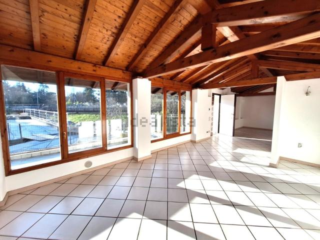Case e ville in vendita di 189 m² in Via E. Tiraboschi, 8