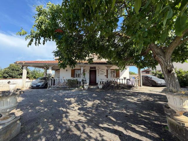 Case e ville in vendita di 189 m² in Via Monte Sirino, 162