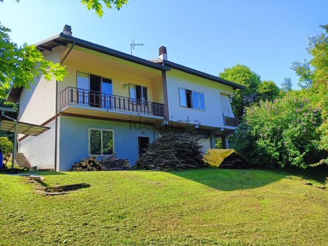 Case e ville in vendita di 189 m² in Via Montessori