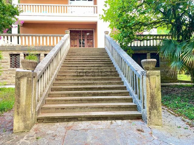 Case e ville in vendita di 189 m² in Via Maddalena Campiglia