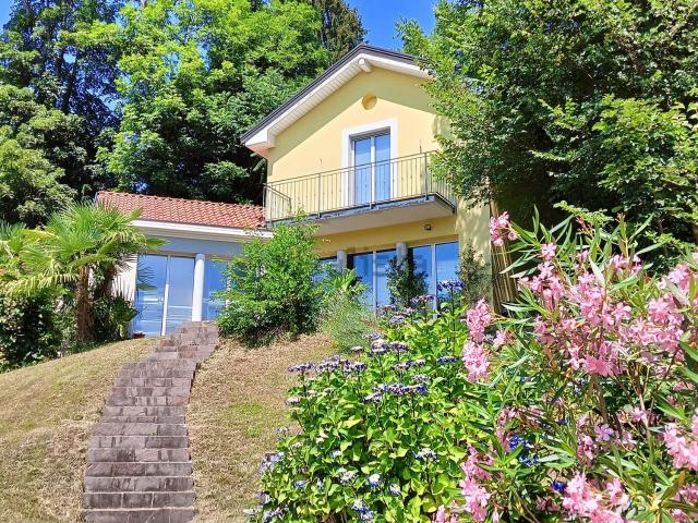 Case e ville in vendita di 189 m² in Via Saltrio