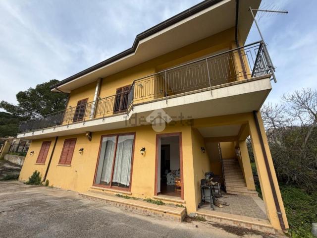Case e ville in vendita di 189 m² in Via Pezzingoli, 267