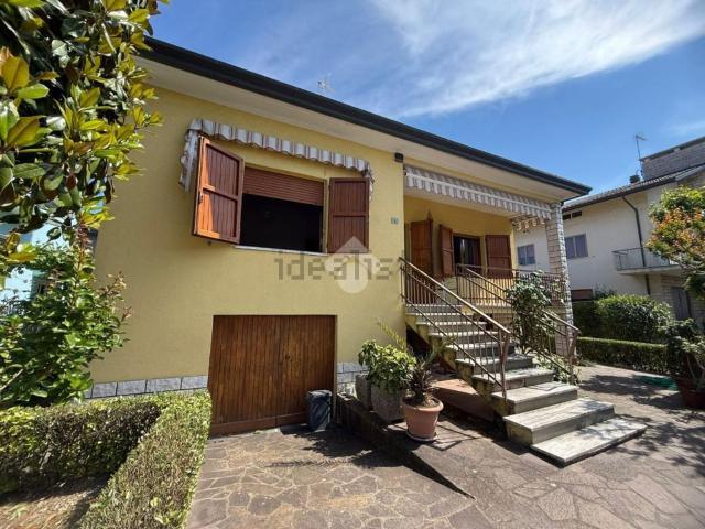 Case e ville in vendita di 189 m² in Viale Genova, 21