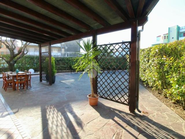 Case e ville in vendita di 189 m² in Corso G. Chiggiato, 38