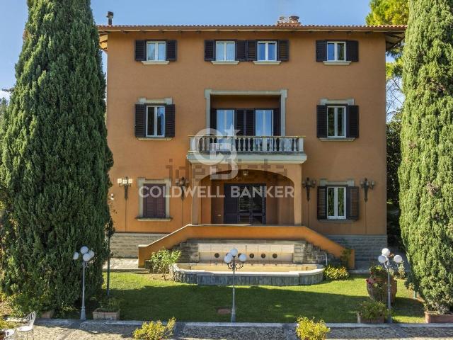 Case e ville in vendita di 1900 m²