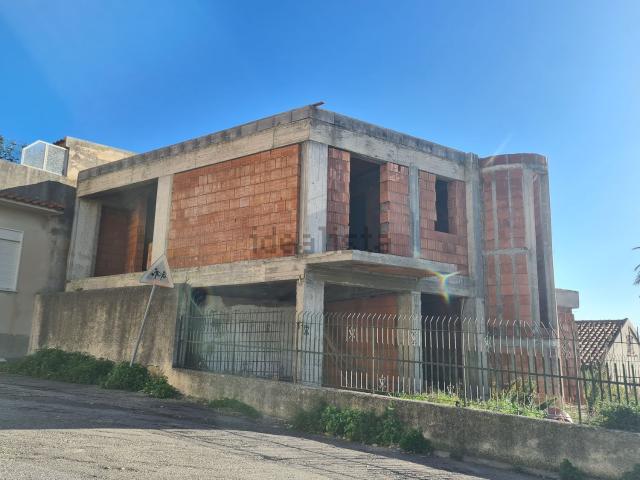 Case e ville in vendita di 190 m² in Via Consolare Pompea, 140