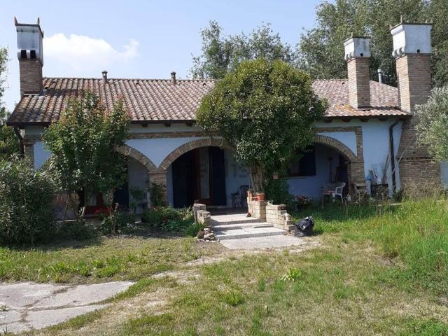 Case e ville in vendita di 190 m² in Via Campania, 14