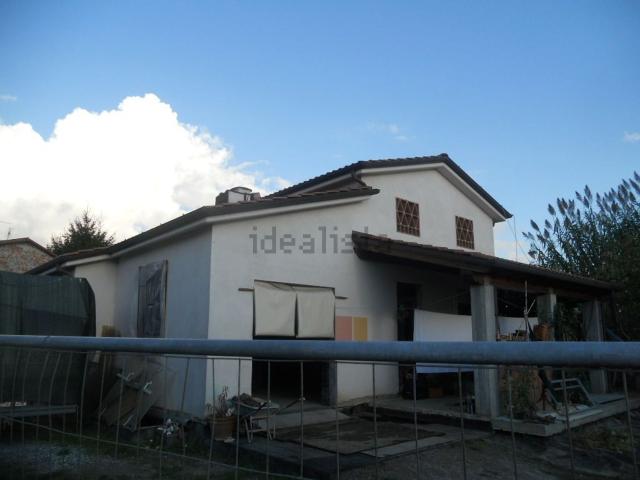 Case e ville in vendita di 190 m² in Via Canale, 118