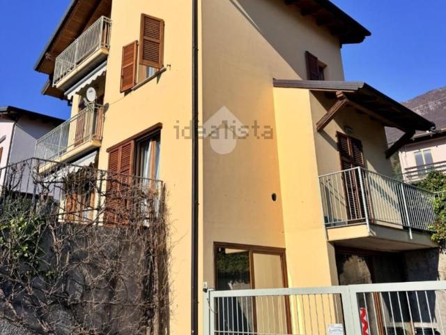 Case e ville in vendita di 190 m² in Via Carlo Cattaneo, 19