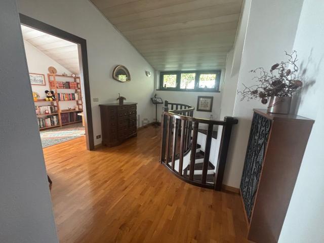 Case e ville in vendita di 190 m² in Via Civetta