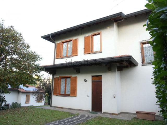 Case e ville in vendita di 190 m² in Via Ampelio Pessina, 31