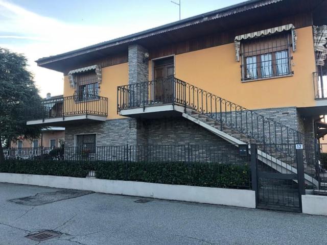 Case e ville in vendita di 190 m² in Via Boves
