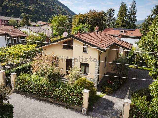 Case e ville in vendita di 190 m² in Via Giovanni Segantini