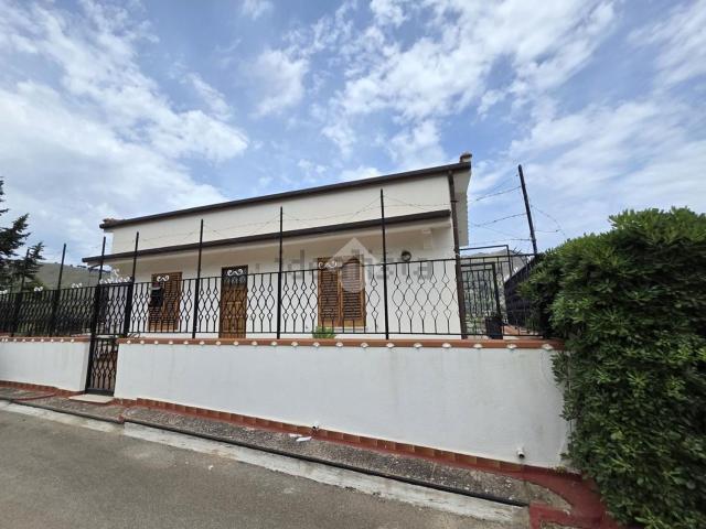 Case e ville in vendita di 190 m² in Via degli Orti, 52