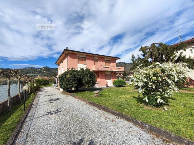 Case e ville in vendita di 190 m² in Via degli Sterpeti, 40