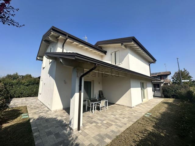 Case e ville in vendita di 190 m² in Via dei Gelsi, 29